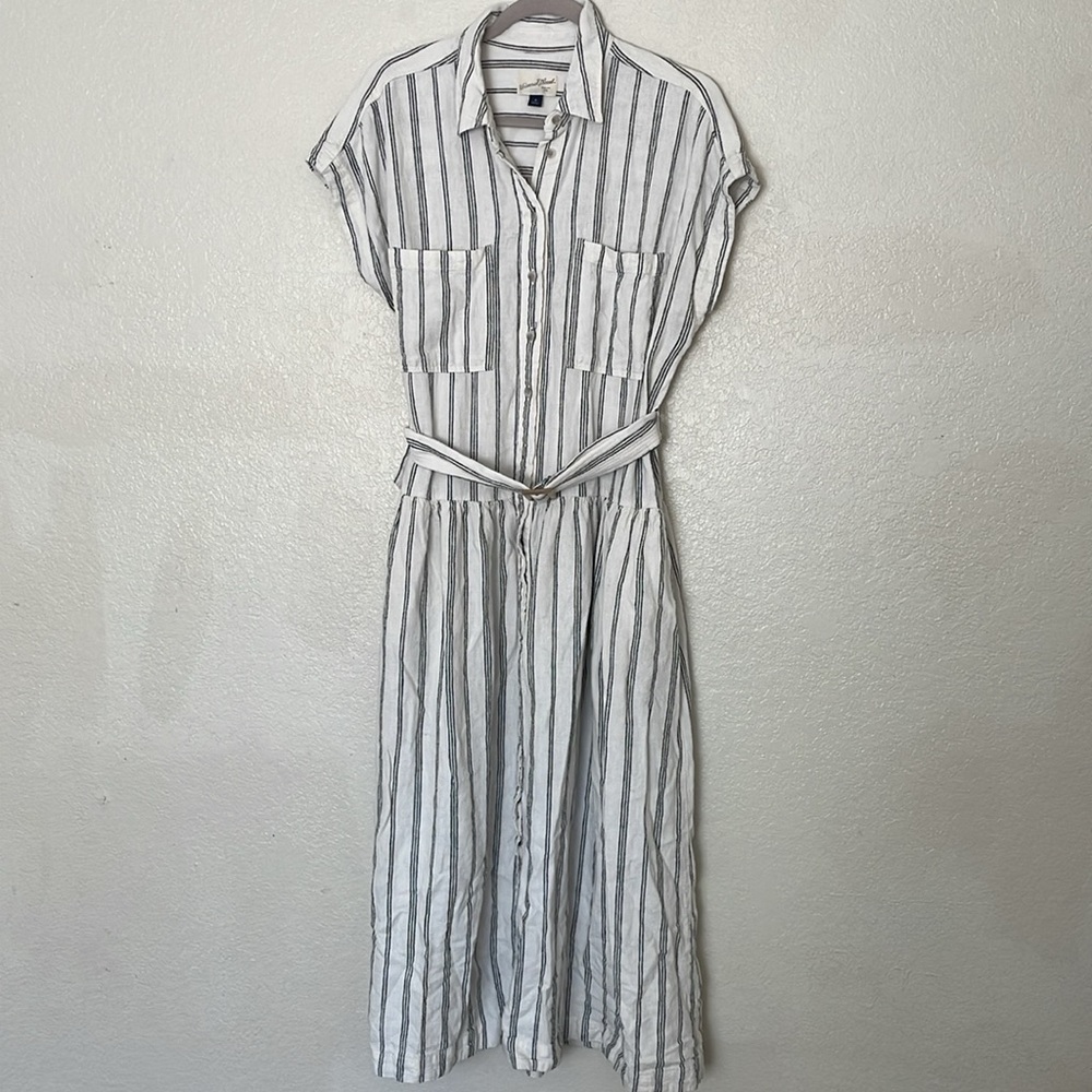 Universal Thread White and Gray Striped Midi Dress